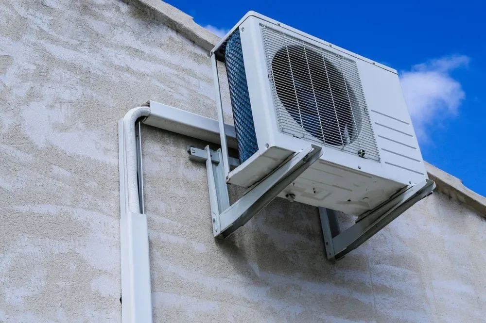 Pompe-à-chaleur-sur-façadwebp